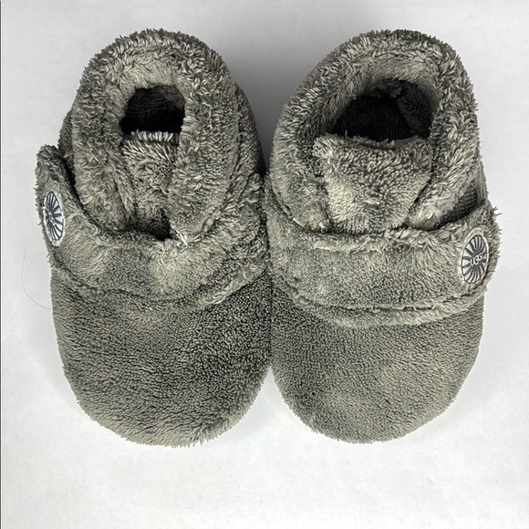 🔥🔥🔥 UGG Bixbee baby booties Size: 2/3🔥🔥🔥 - Picture 1 of 8